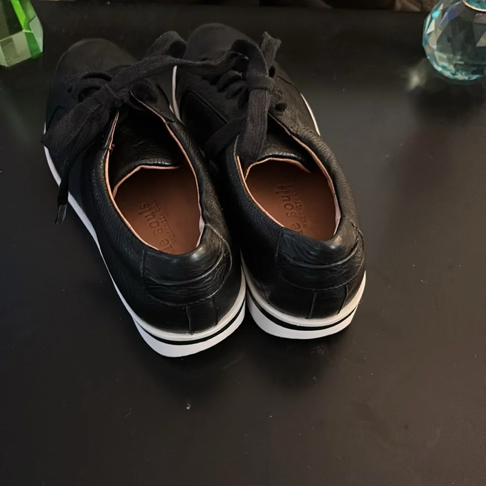 Gentle souls by Kenneth Cole black tennis shoes US7.5 - Picture 3 of 3